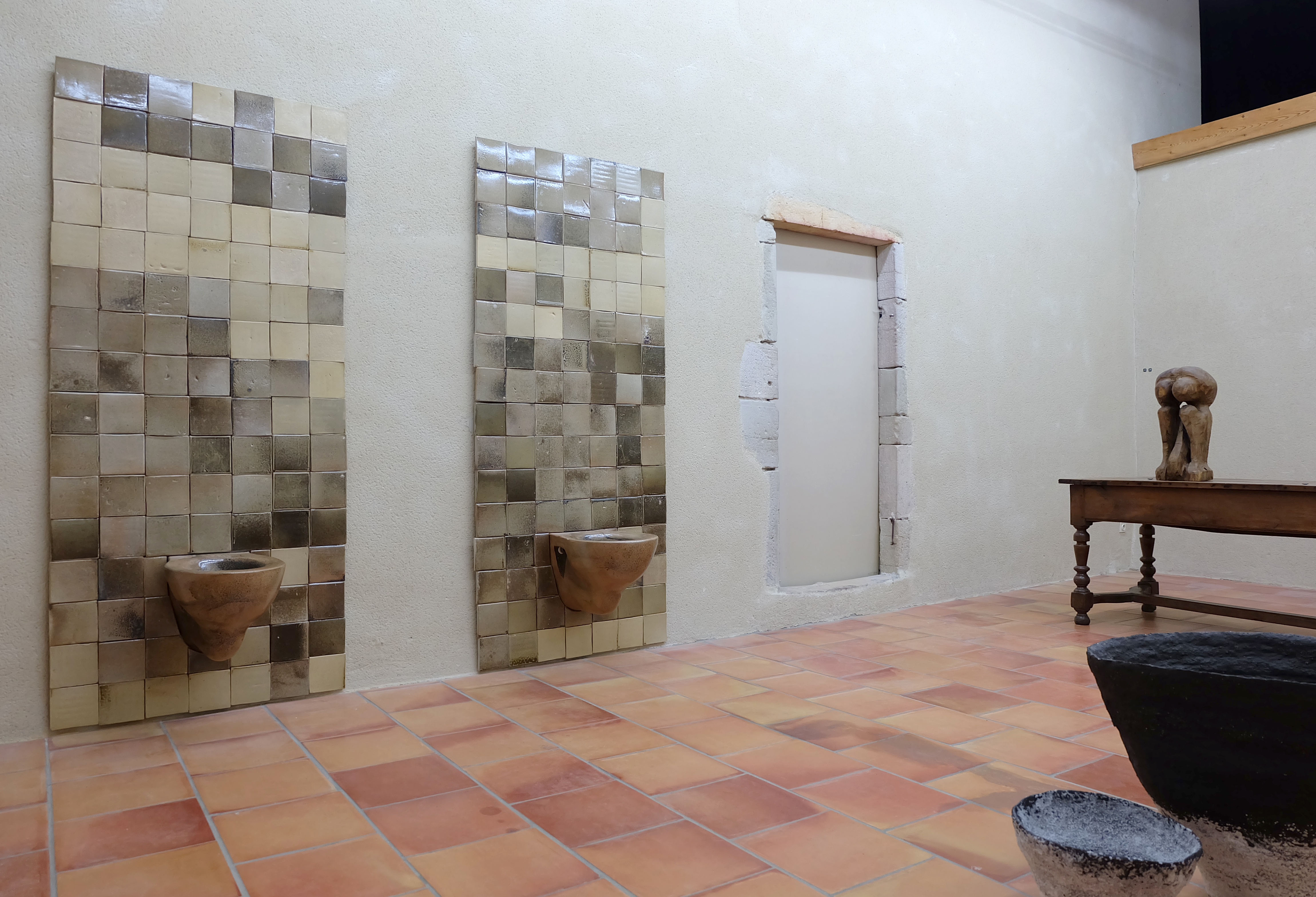 Glaise rousse, vue de l'exposition avec Dewar & Gicquel, Etienne-Martin et Maxime Fragnon, commissariat Joël Riff, Moly-Sabata, 2018 - Courtoisie Galerie Loevenbruck (Paris)